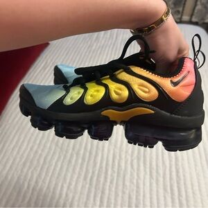 Multicolor Gradiant Workout Shoes